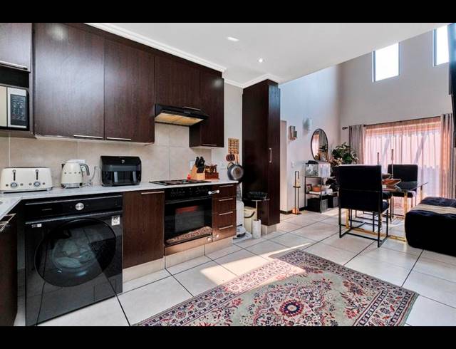 2 BEDROOM APARTMENT FOR SALE IN SUNNINGHILL